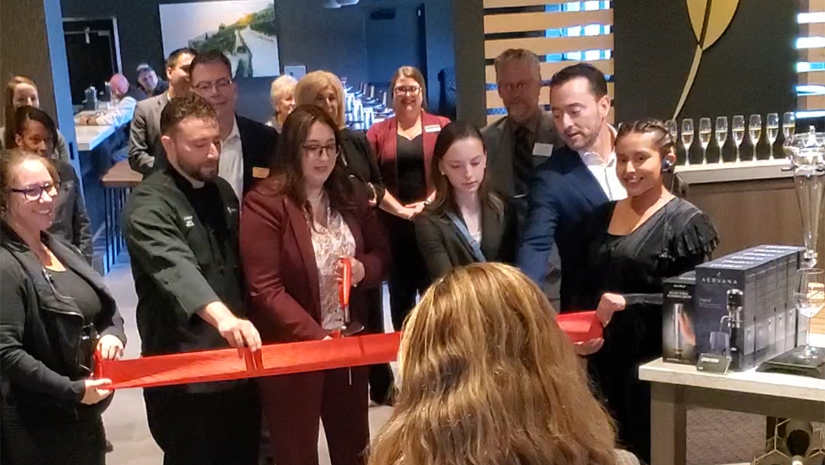 Cooper's Hawk Winery and Restaurant Opens in Gurnee