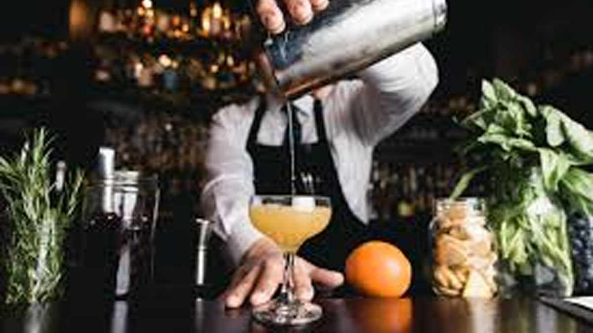 Sipping Through Summer: Craft Cocktail Making with Mixologist Shanna at the Joyful Gourmet