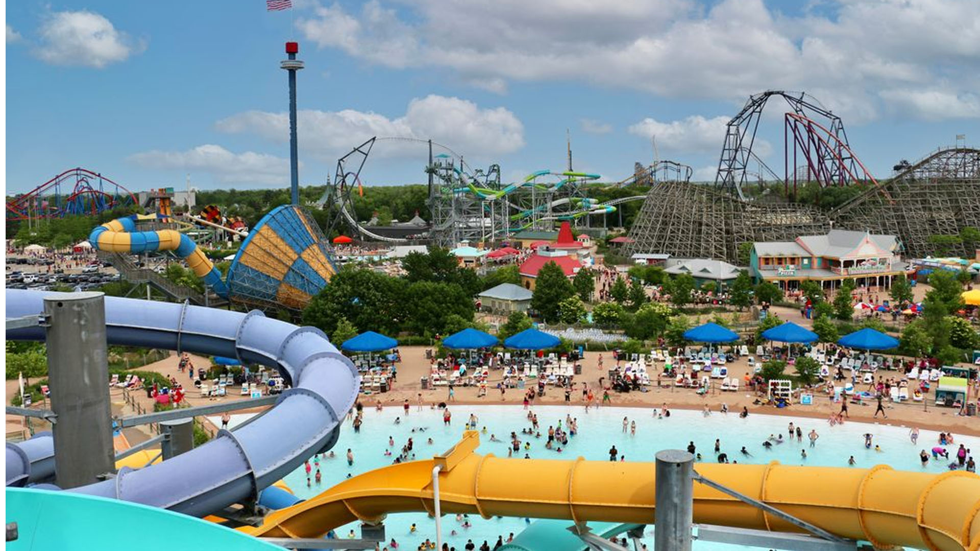 Last weekend for Hurricane Harbor / Last normal weekend at Six Flags before the spooky season