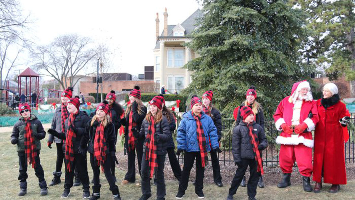 Dickens of a Holiday in Libertyville